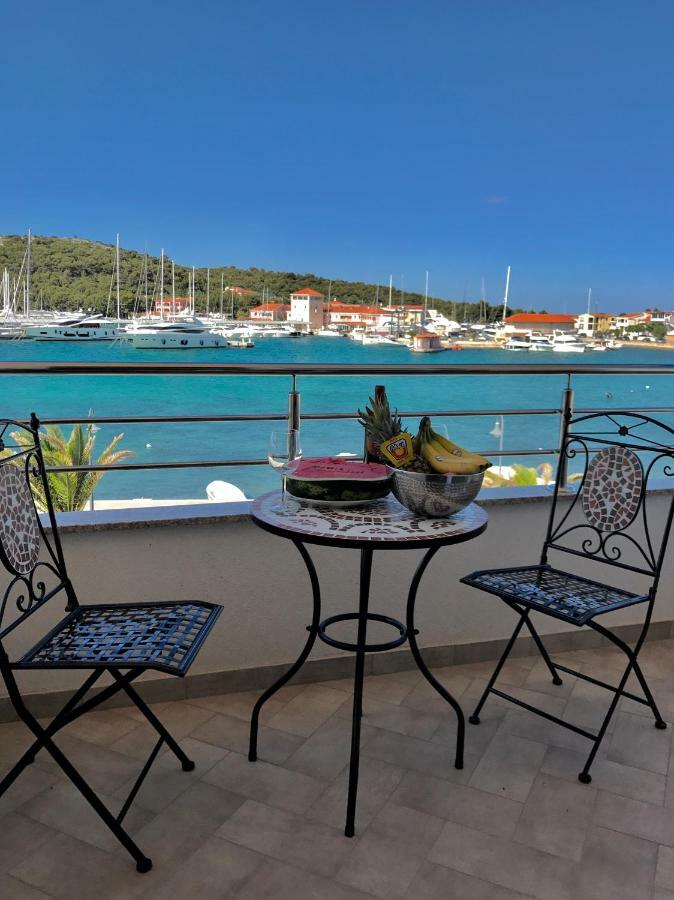 Apartments Villa Marina ロゴズニッツァ エクステリア 写真