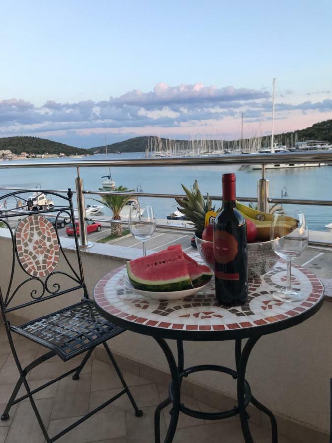 Apartments Villa Marina ロゴズニッツァ エクステリア 写真