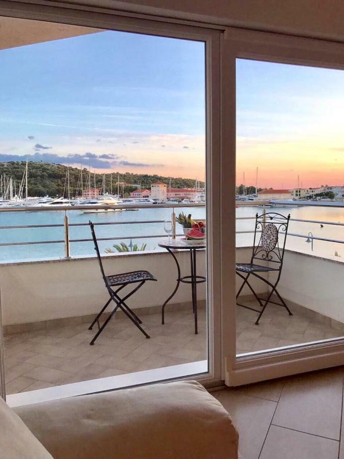 Apartments Villa Marina ロゴズニッツァ エクステリア 写真