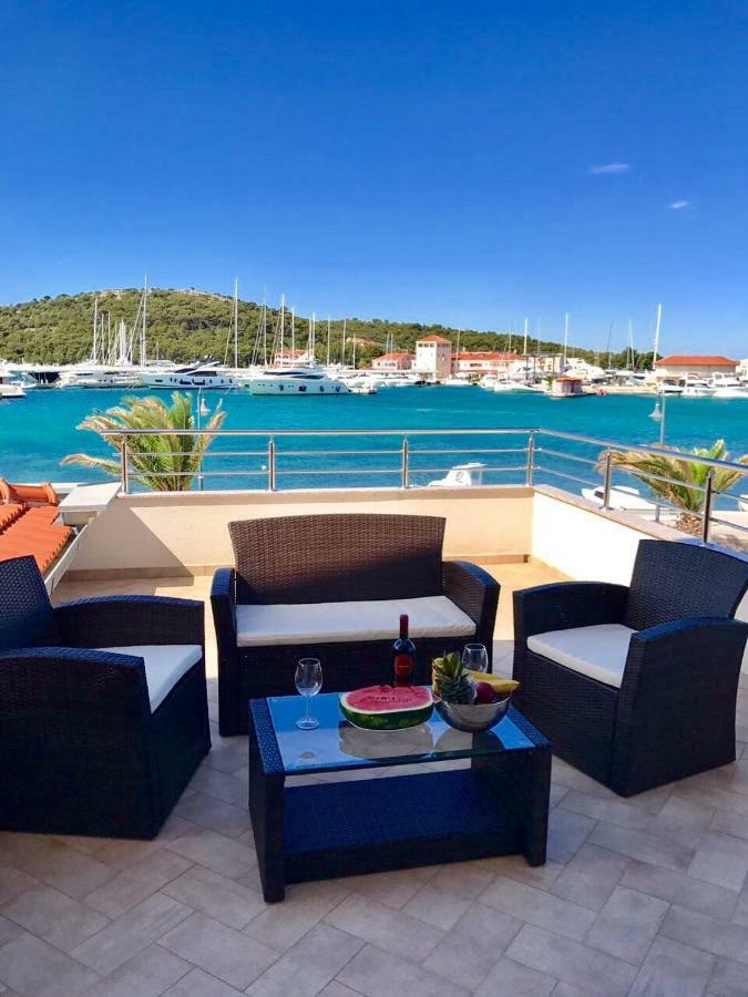 Apartments Villa Marina ロゴズニッツァ エクステリア 写真